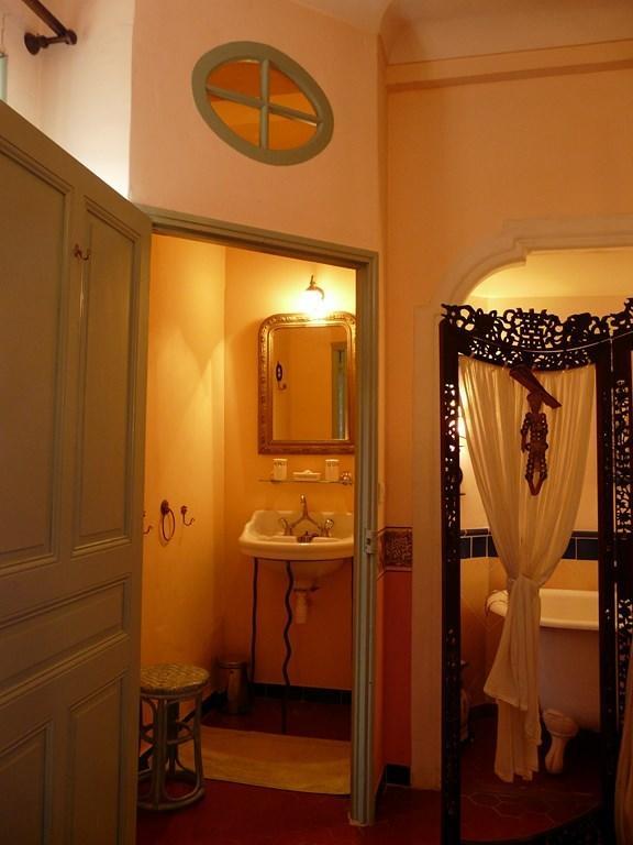 Lou Amourie Roussillon en Isere Rom bilde